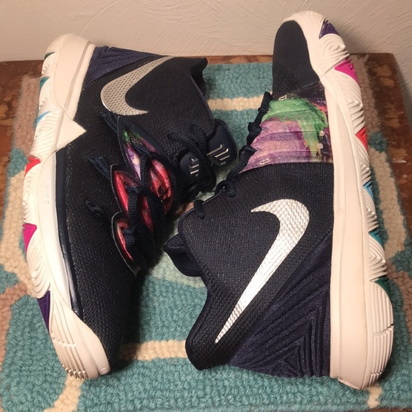 Nike Kyrie 5 Galaxy - Picture 4 of 12